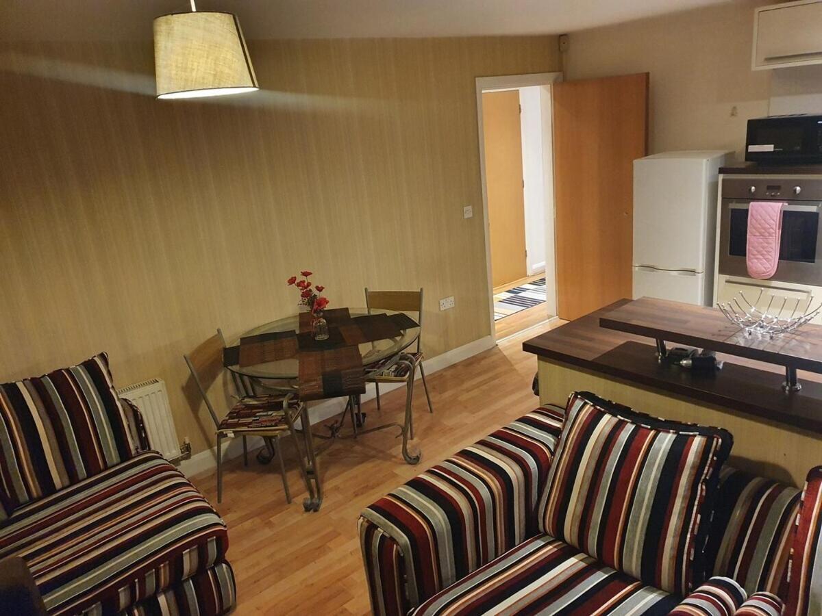 Two Bedroom Apartment, Free Parking, Close To Uclan And Free Wifi Престон Экстерьер фото