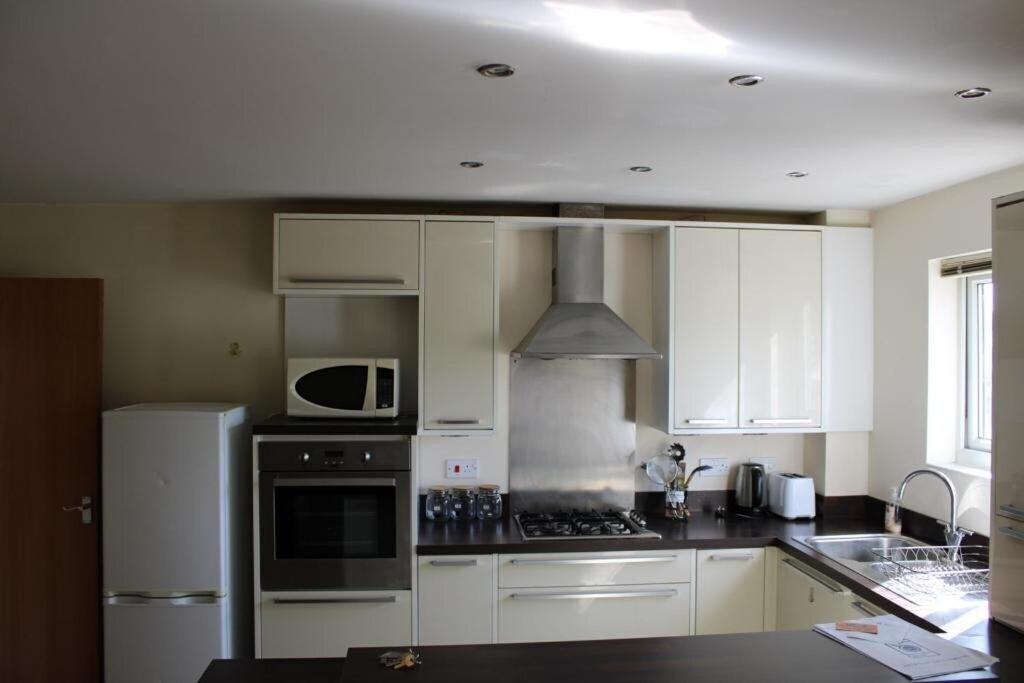 Two Bedroom Apartment, Free Parking, Close To Uclan And Free Wifi Престон Экстерьер фото
