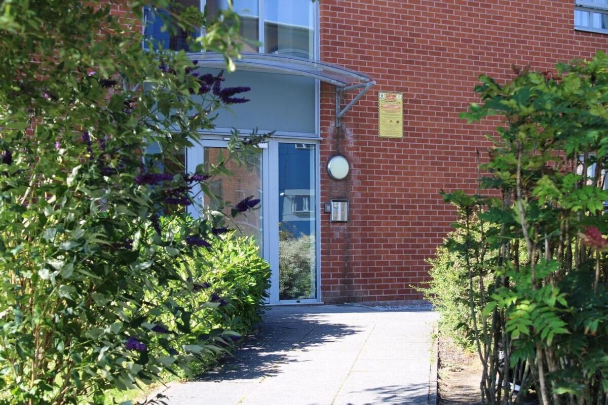 Two Bedroom Apartment, Free Parking, Close To Uclan And Free Wifi Престон Экстерьер фото