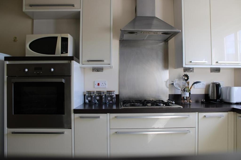 Two Bedroom Apartment, Free Parking, Close To Uclan And Free Wifi Престон Экстерьер фото