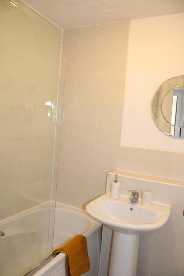 Two Bedroom Apartment, Free Parking, Close To Uclan And Free Wifi Престон Экстерьер фото