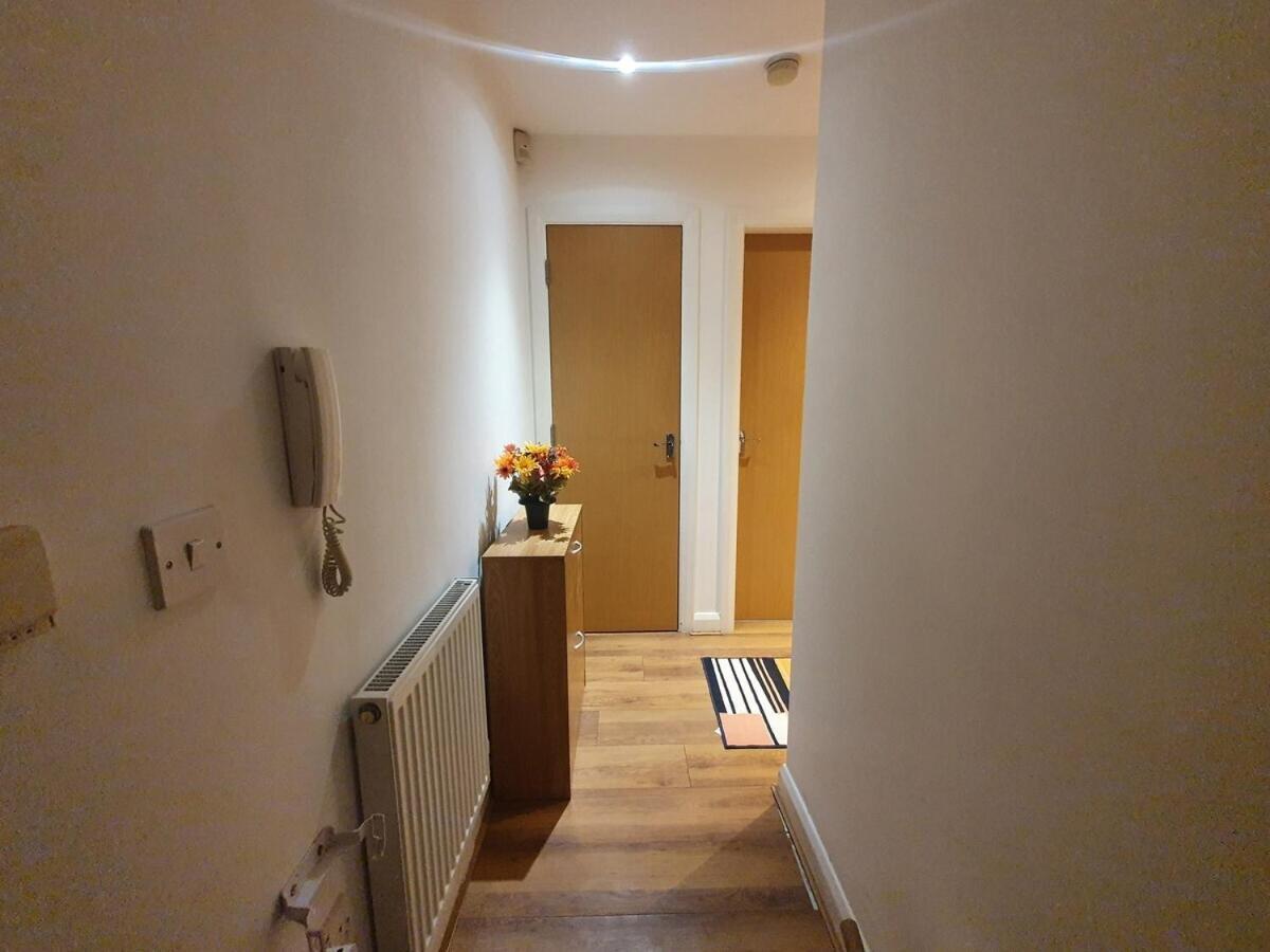 Two Bedroom Apartment, Free Parking, Close To Uclan And Free Wifi Престон Экстерьер фото